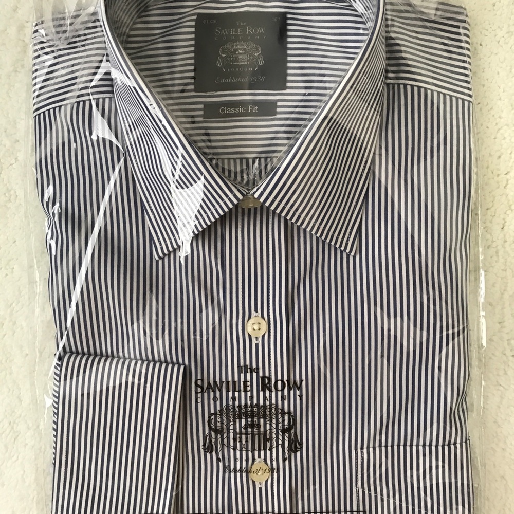 NWT. Savile Row Co. button down classic fit shirt